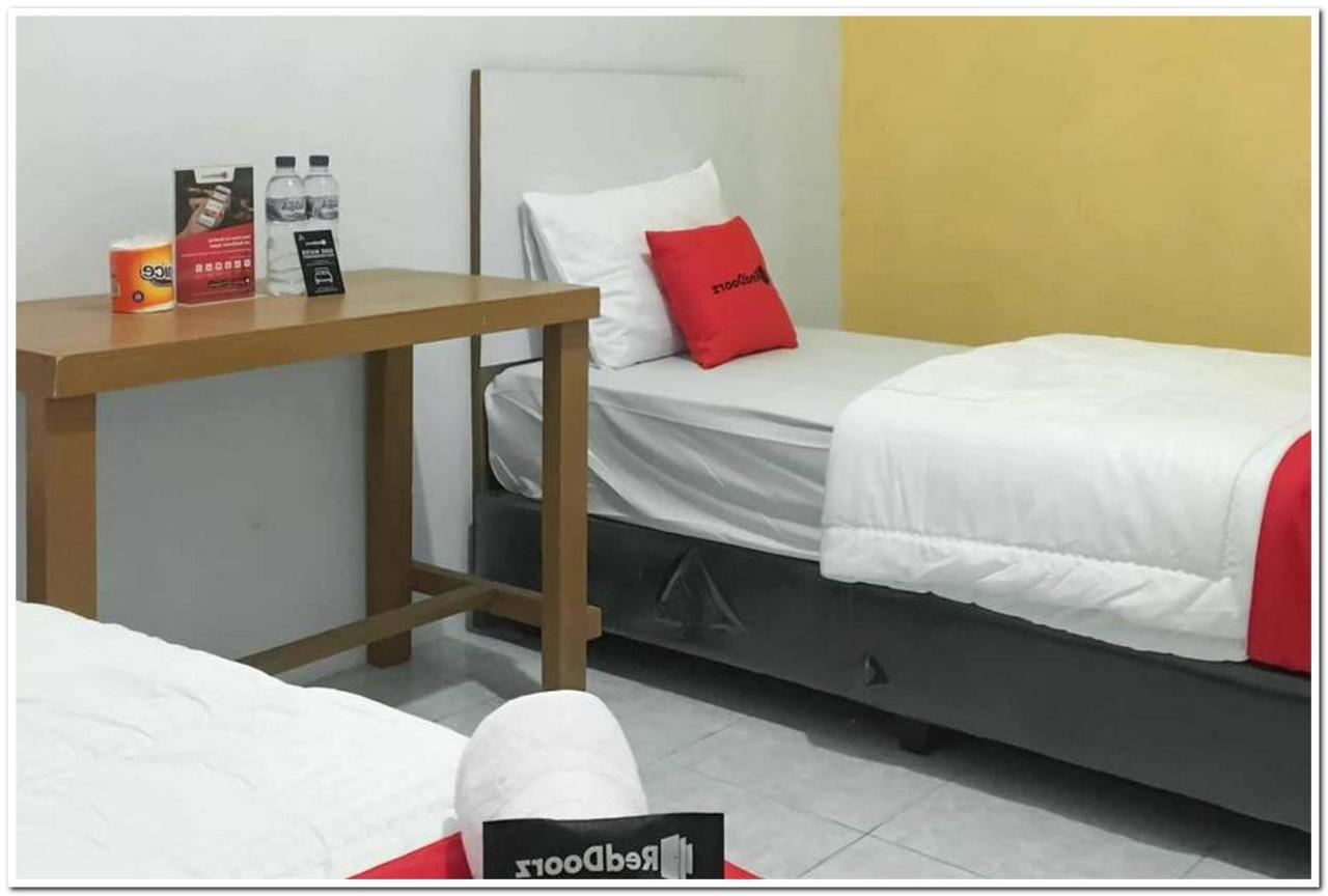 Reddoorz @ Simpang Pos Medan Hotel Kültér fotó
